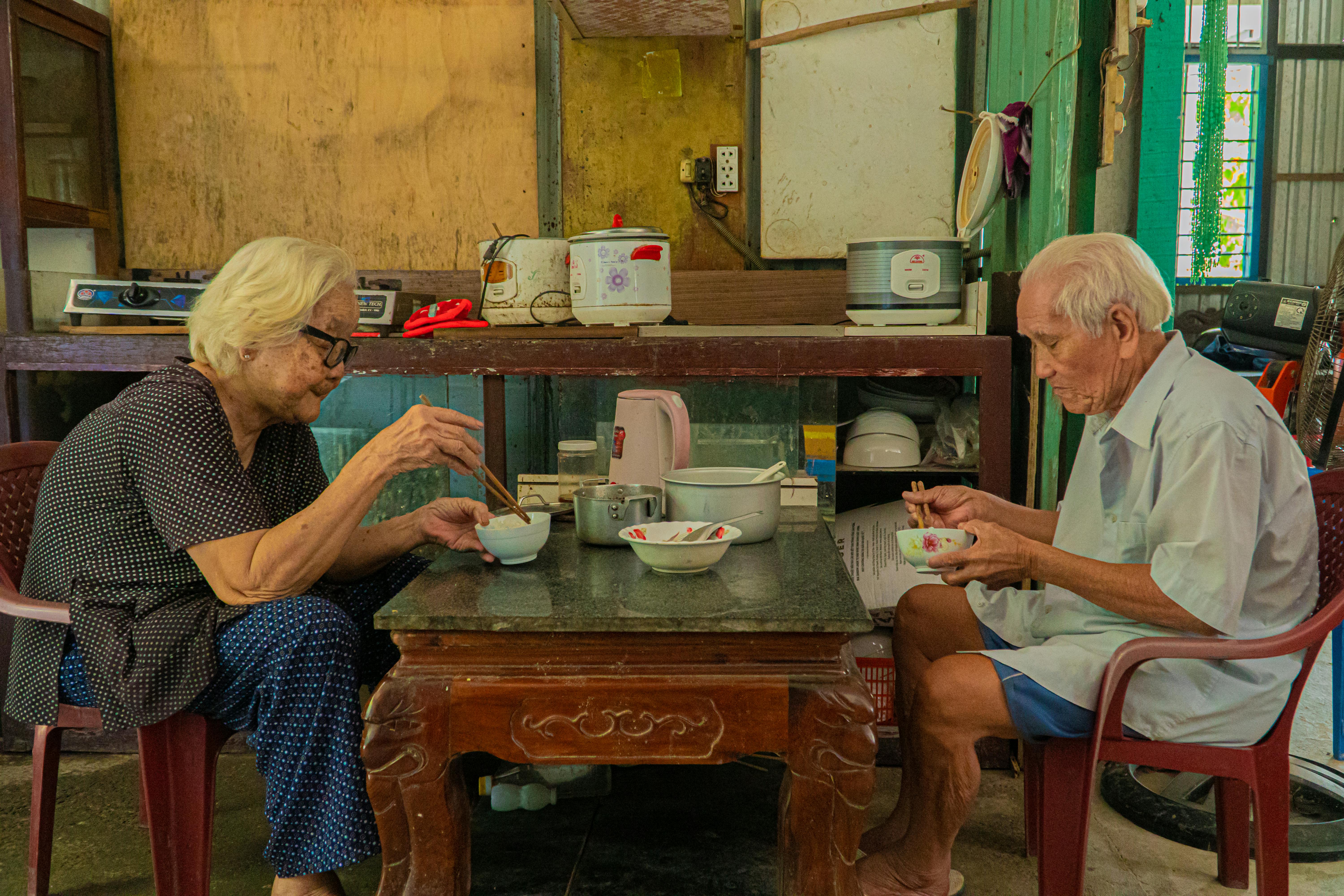 Serving porridge in a bowl